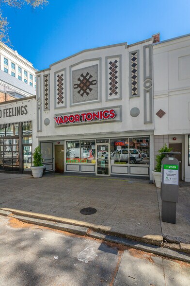 More Photos Of 809 Market St, Chattanooga Storefront Retail Office For Sale