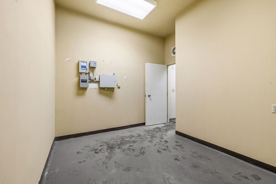 More Photos Of 3970 Missouri Flat Rd, Placerville Bank For Lease