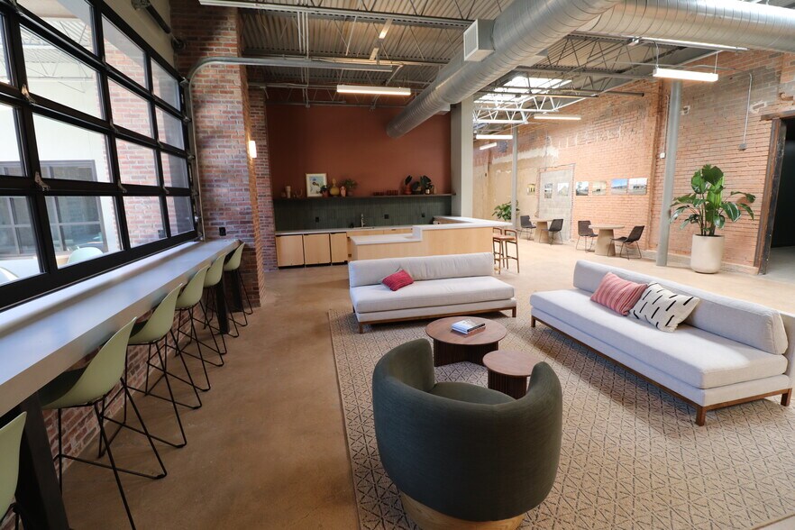 More Photos Of 4320 Main St, Dallas Loft Creative Space For Lease