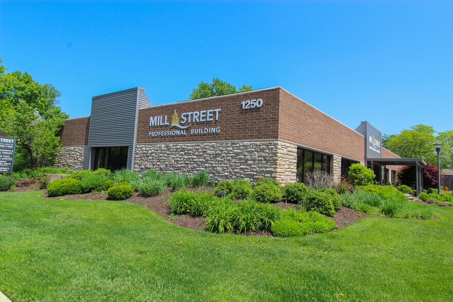 More Photos Of 1250 N Mill St, Naperville Medical For Lease