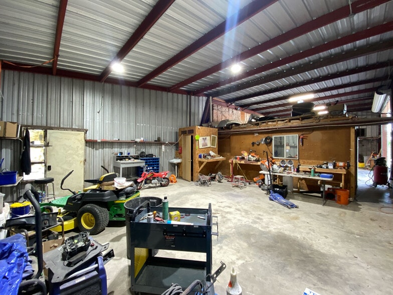 More Photos Of 8491 US Highway 281 N, Spring Branch Showroom For Lease