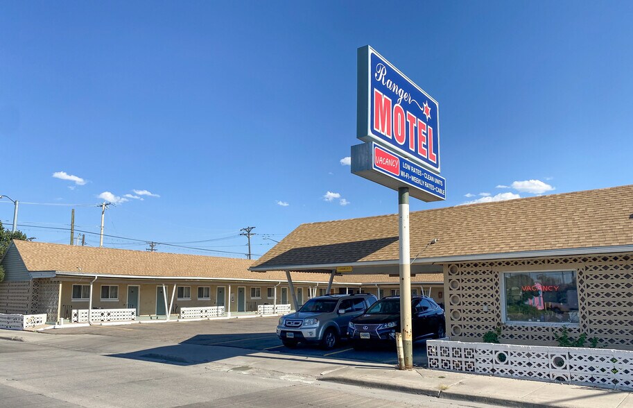 More Photos Of 909 W Lincolnway, Cheyenne Hotel For Sale