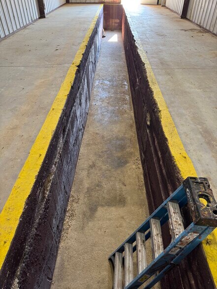 More Photos Of 9182 S US Highway 79, Palestine Service For Sale