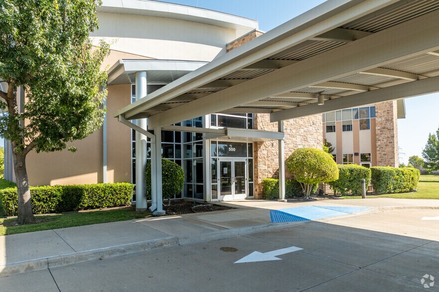 More Photos Of 500 Maplelawn Dr, Plano Office For Sale