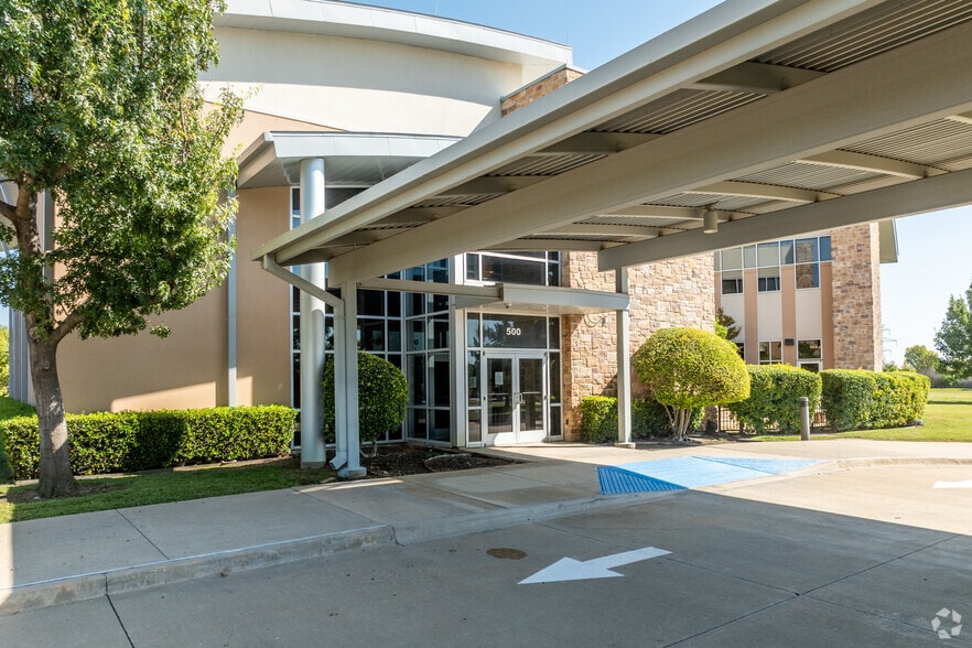 More Photos Of 500 Maplelawn Dr, Plano Office For Sale