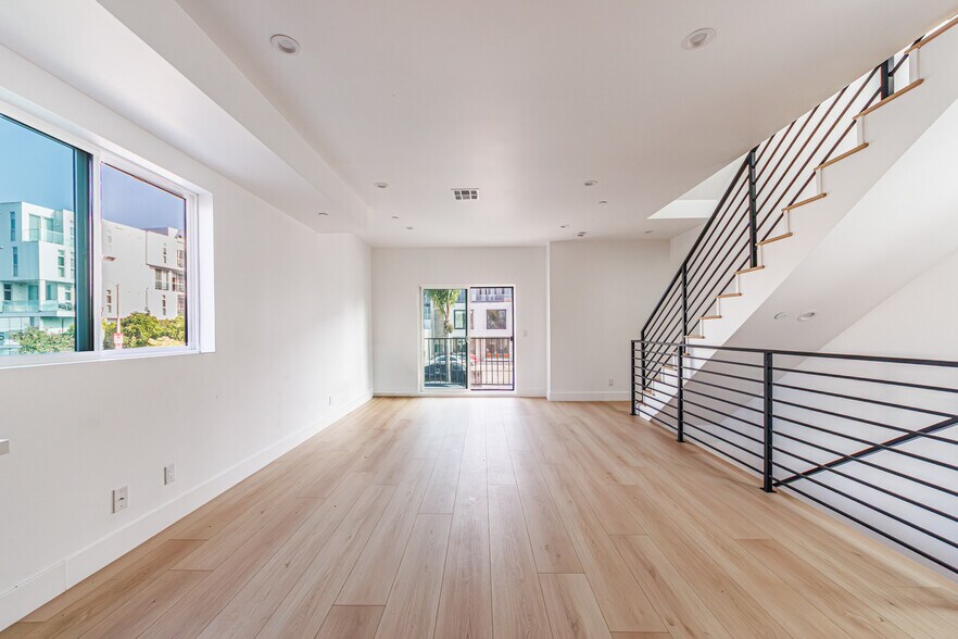 More Photos Of 13461 Beach Ave, Marina Del Rey Multifamily For Sale