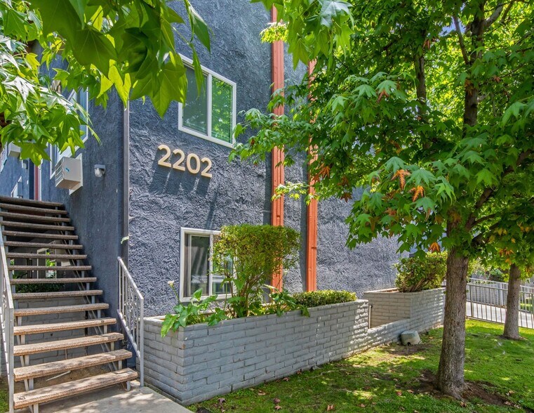 More Photos Of 2202-2208 Michigan Ave, Los Angeles Apartments For Sale