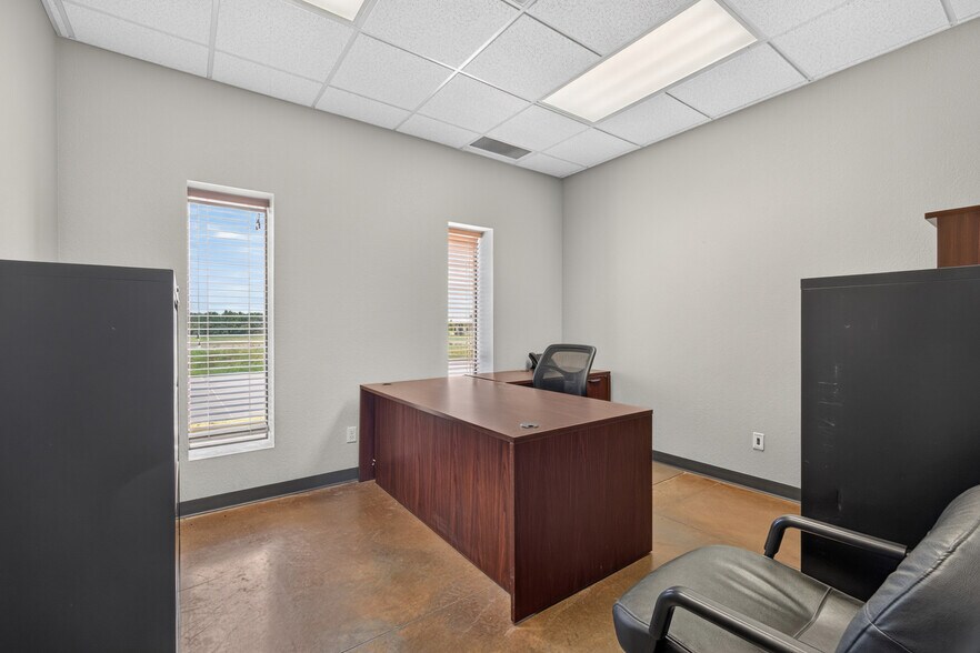 More Photos Of 906 S Eastern Ave, Elk City Warehouse For Sale