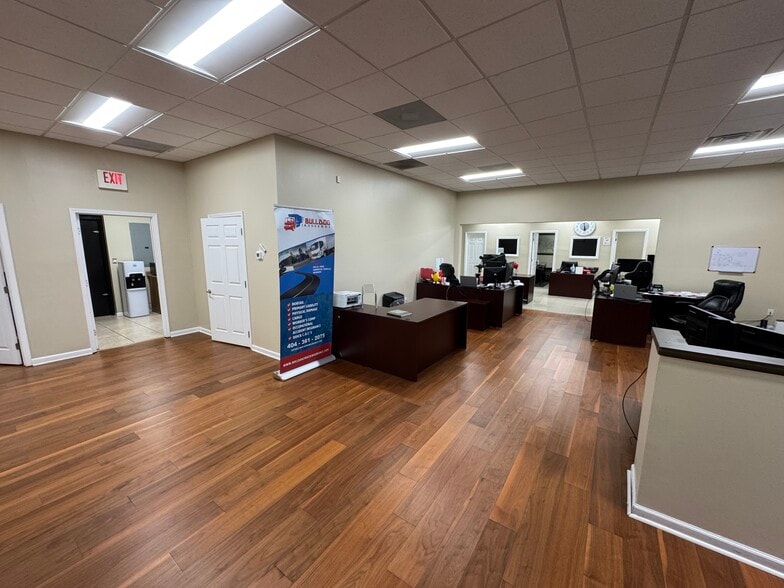 More Photos Of 713 Forest Pky, Forest Park Medical For Lease