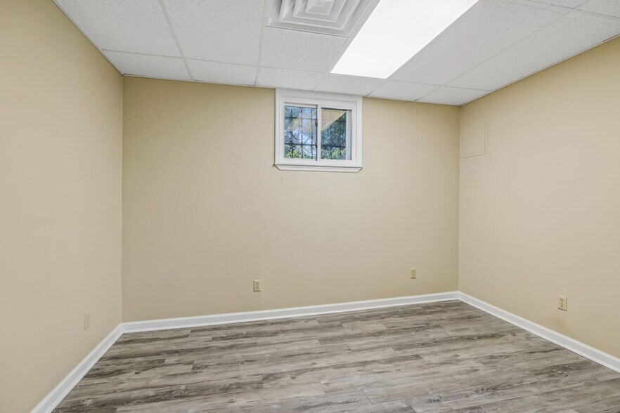 More Photos Of 609 W 7th St, Columbia Office For Sale