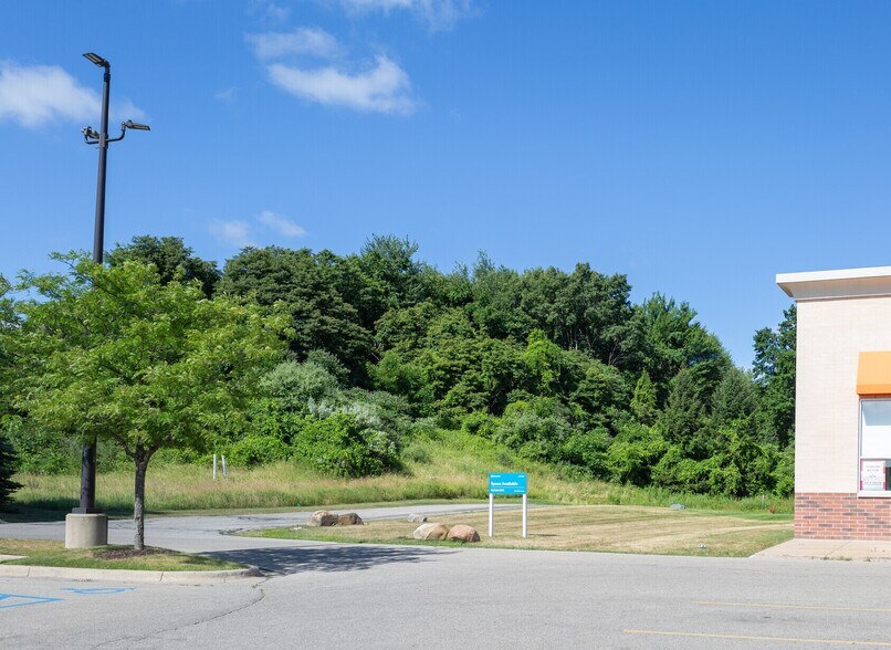 More Photos Of 3165 Alpine Ave NW, Walker Land For Lease