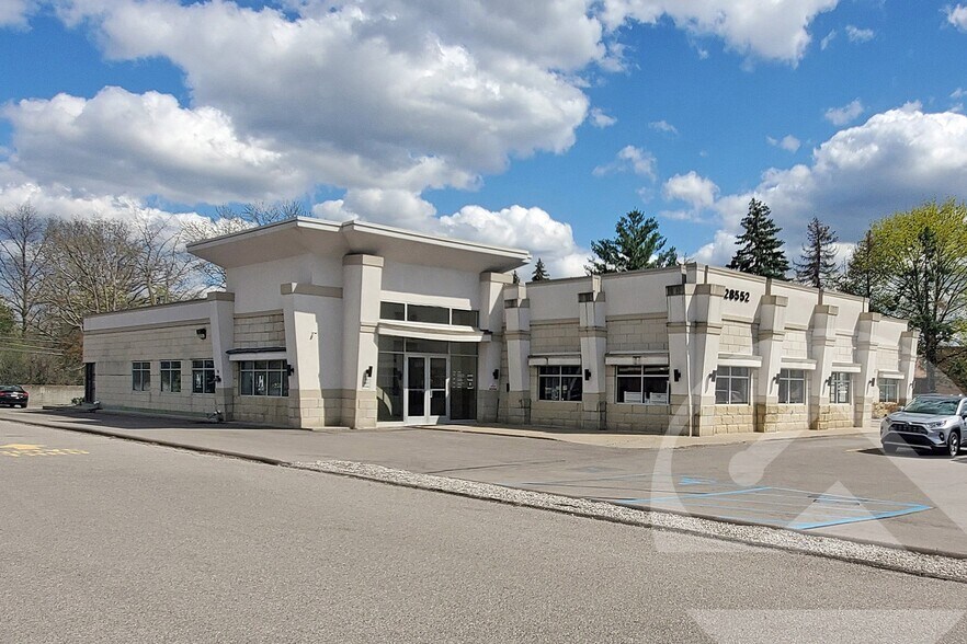 More Photos Of 28552 Orchard Lake Rd, Farmington Hills Office For Lease