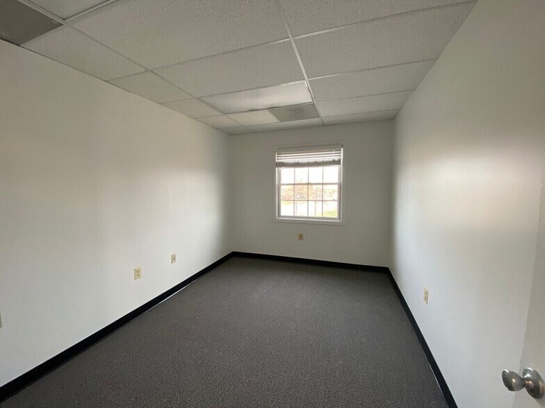 More Photos Of 10529-10535 Crestwood Dr, Manassas Medical For Lease
