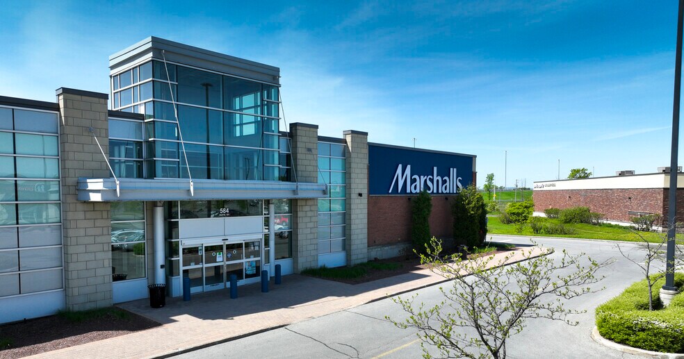 More Photos Of 582 Ch de Touraine, Boucherville Unknown For Lease