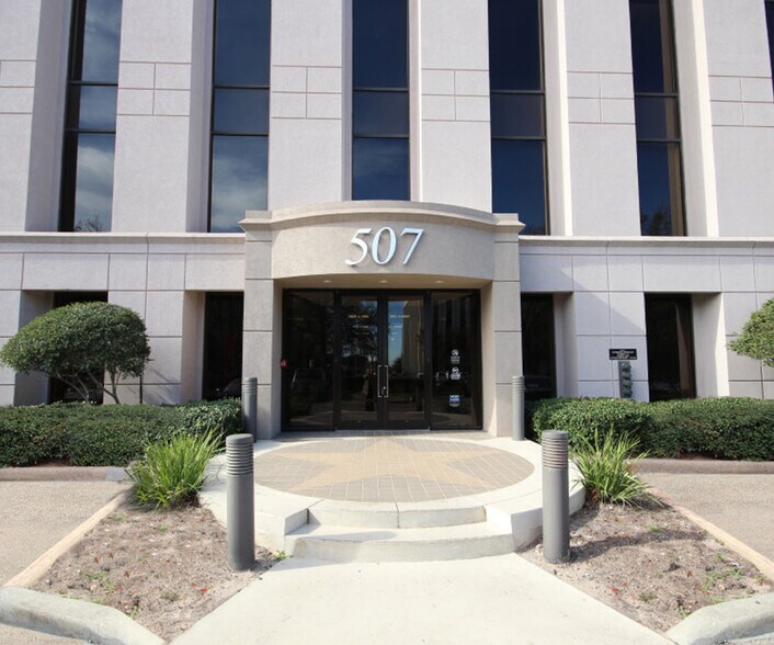 More Photos Of 505 N Sam Houston Pky E, Houston Unknown For Lease