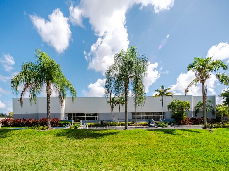 More Photos Of 5400 NW 35th Ave, Fort Lauderdale Warehouse For Lease