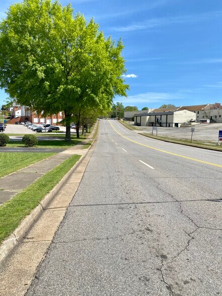 More Photos Of 156 E Market St, Martinsville Office Residential For Lease