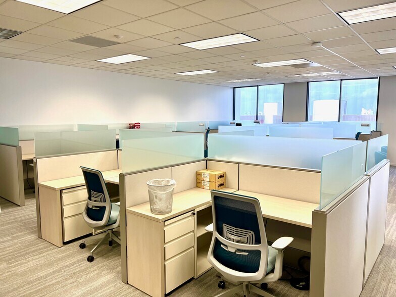 More Photos Of 3 Greenway Plz, Houston Office For Lease