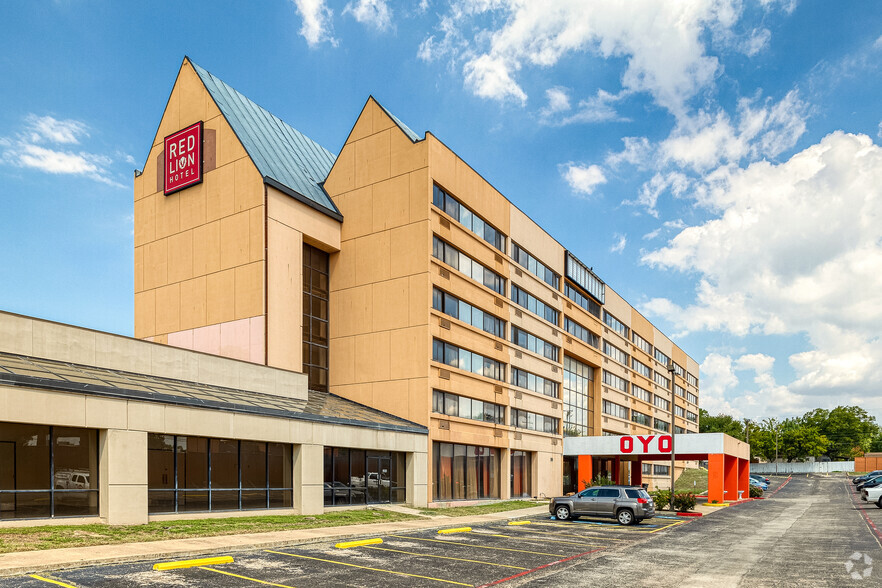 Primary Photo Of 803 E Central Texas Expy, Killeen Hotel For Sale