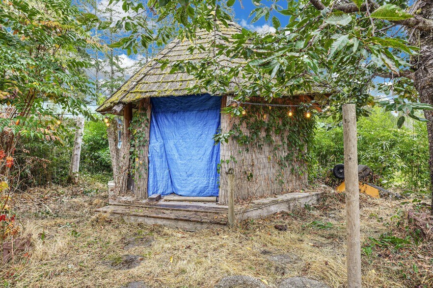 More Photos Of 44618 State Route 20, Concrete Hotel For Sale