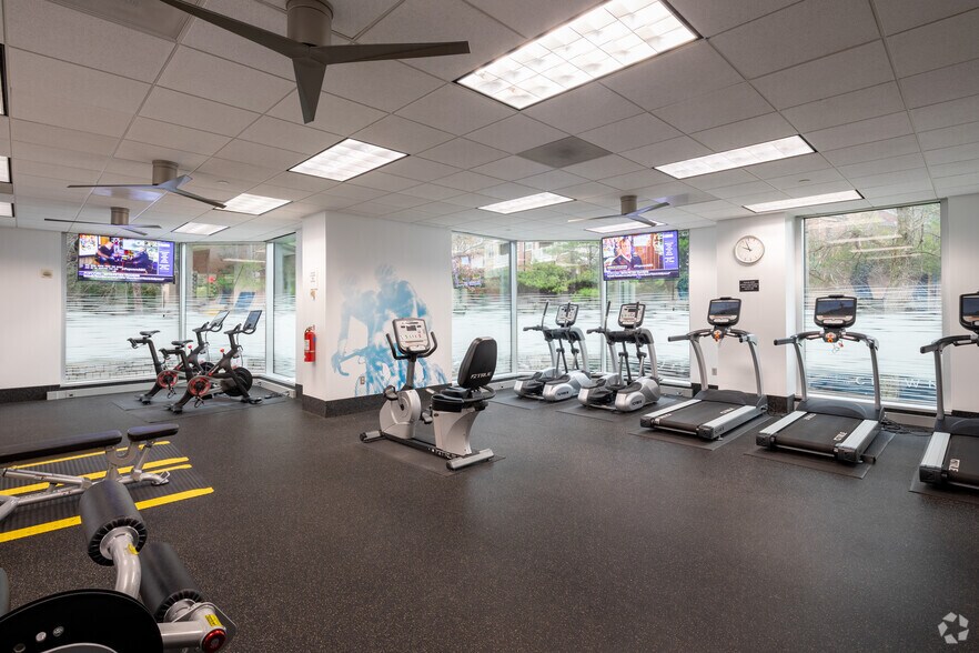 More Photos Of 1050 Crown Pointe Pkwy, Atlanta Coworking Space