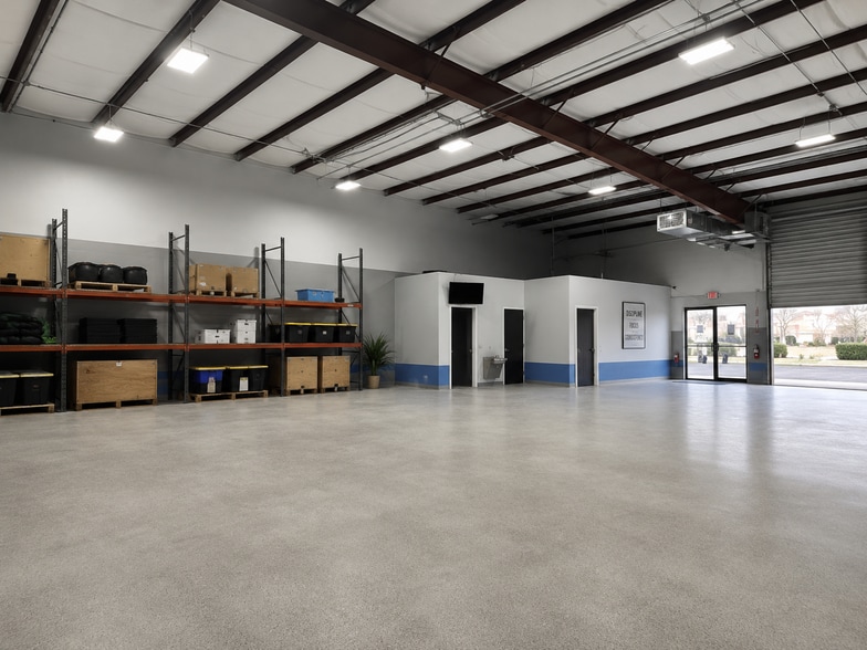 More Photos Of 4-8 Boland Ct, Greenville Flex For Lease