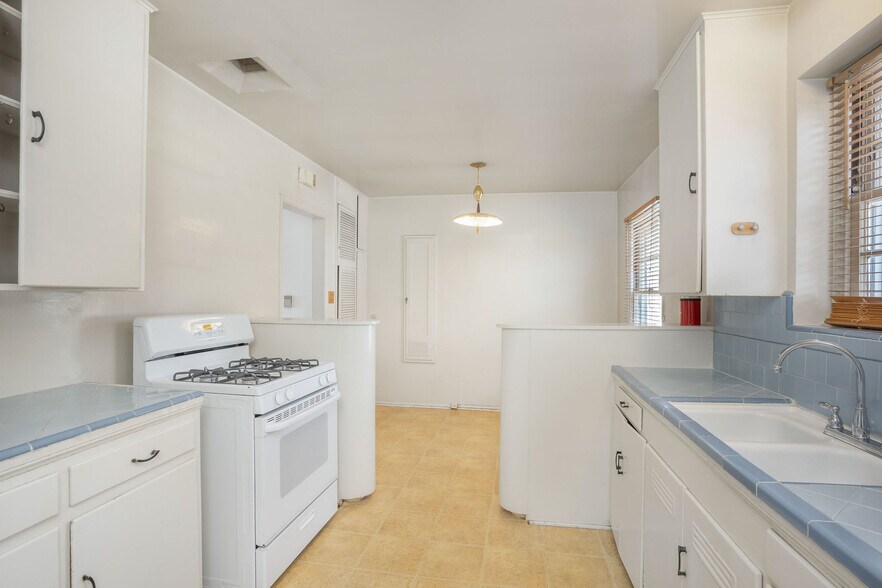 More Photos Of 4259 Cahuenga Blvd, Toluca Lake Apartments For Sale