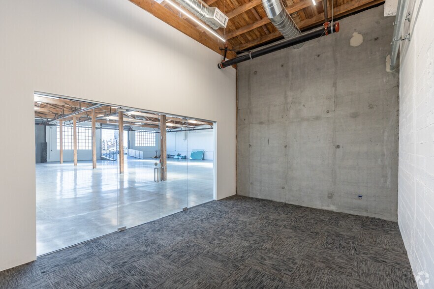More Photos Of 2435-2445 16th St, San Francisco Service For Lease