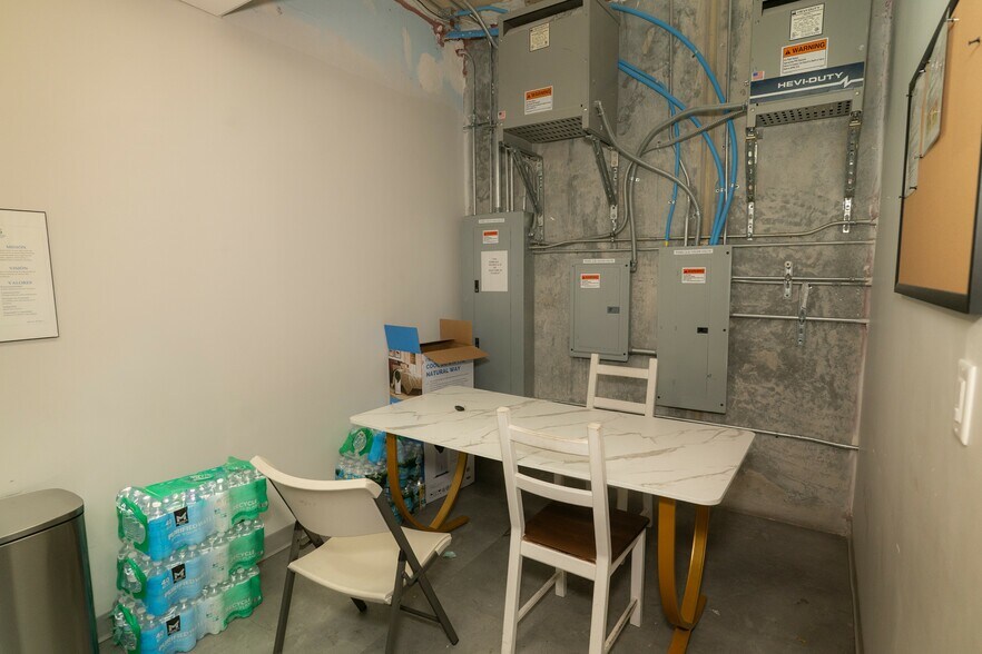 More Photos Of 7851-7863 NW 46th St, Doral Warehouse For Sale
