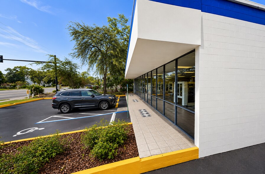 More Photos Of 820 E Altamonte Dr, Altamonte Springs Freestanding For Lease
