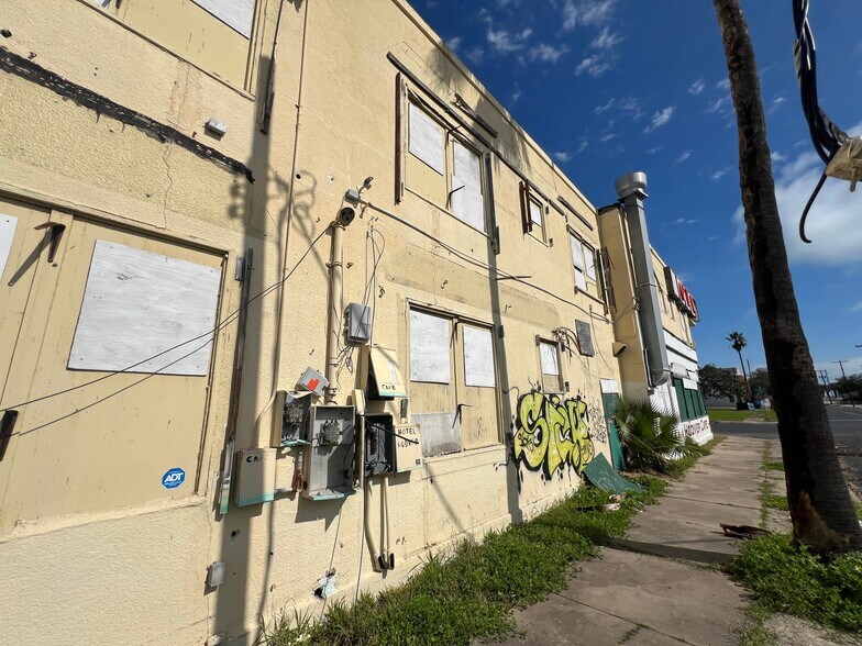 More Photos Of 1301 N Chaparral St, Corpus Christi Apartments For Sale