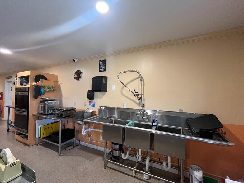 More Photos Of 6026 Occohannock Neck Rd, Exmore Convenience Store For Sale