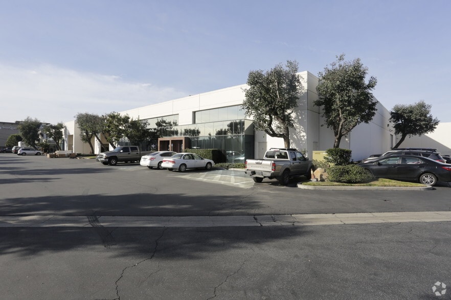 Primary Photo Of 7541-7547 Rosecrans Ave, Paramount Warehouse For Lease