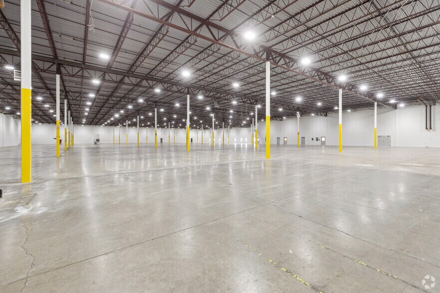 More Photos Of 10901 Hampshire Ave S, Bloomington Warehouse For Lease