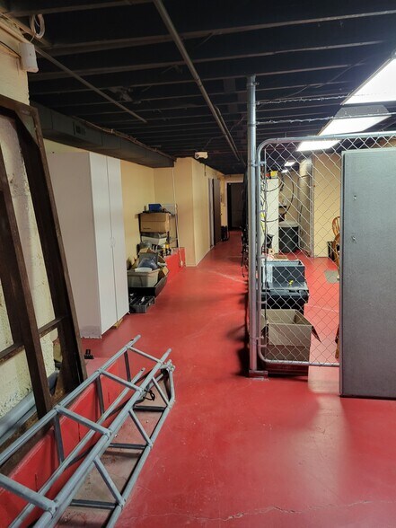 More Photos Of 909 6th St, Clarkston Storefront Retail Office For Lease