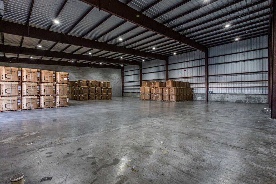 More Photos Of 13806 N Unitec Dr, Laredo Warehouse For Lease