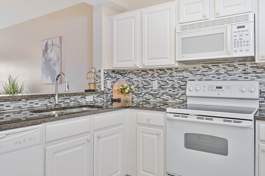 More Photos Of 10000-10030 Maddox Ln, Bonita Springs Apartments For Sale