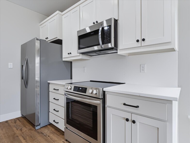 More Photos Of 1306 Country Rd, Whitesboro Apartments For Sale