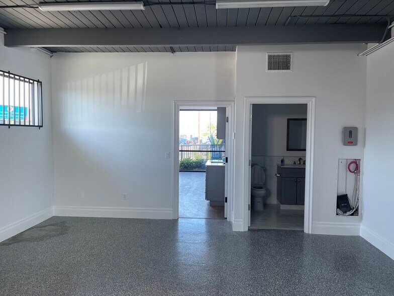 More Photos Of 18750 Crenshaw Blvd, Torrance General Retail For Sale