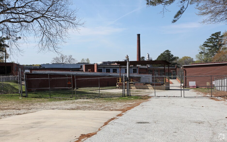 More Photos Of 600 S Broad St, Monroe Manufacturing For Lease