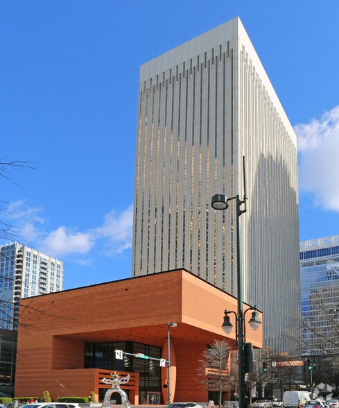 More Photos Of 400 S Tryon St, Charlotte Loft Creative Space For Lease