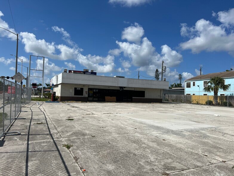 More Photos Of 3038/3052 Cleveland Ave, Fort Myers Storefront Retail Office For Sale