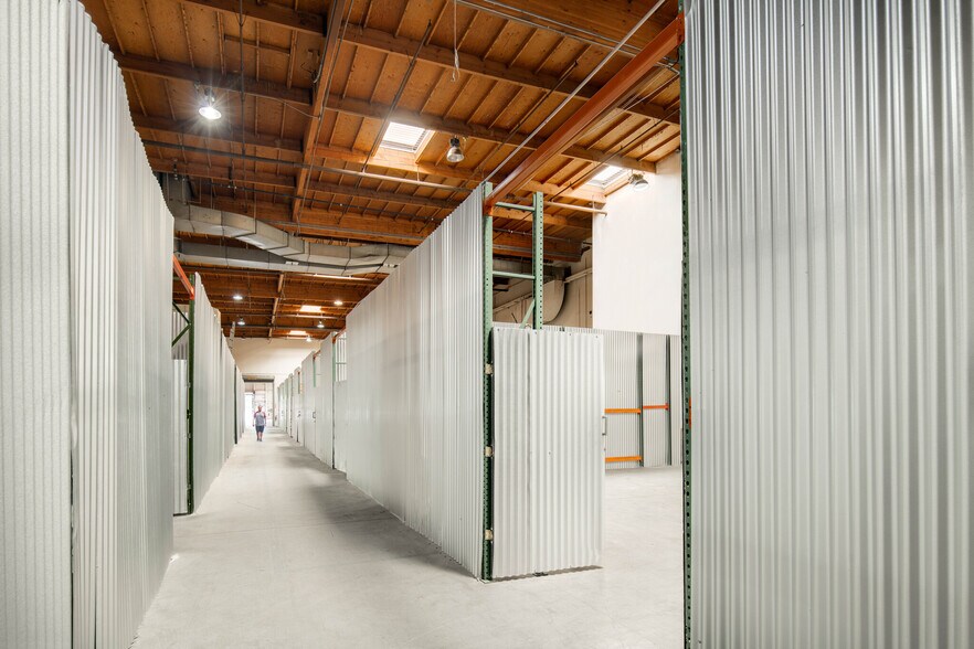 More Photos Of 6515 Ameriplex Dr, Portage Warehouse For Lease