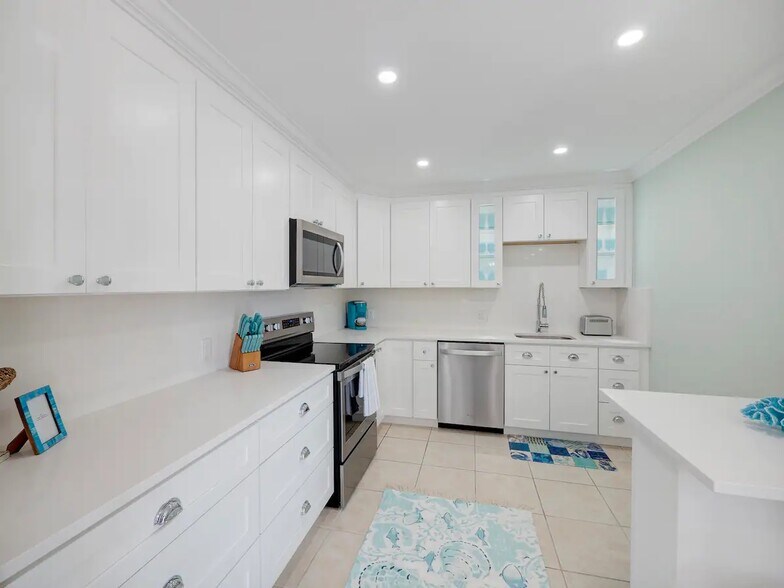 More Photos Of 101 Sandal Ln, Palm Beach Shores Apartments For Sale