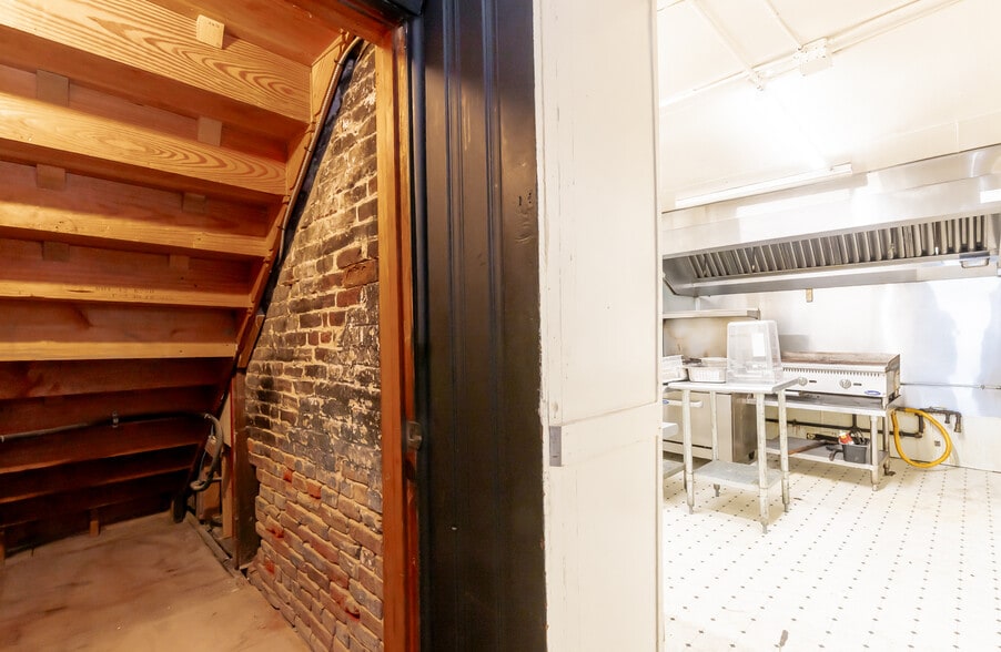 More Photos Of 1032 Story Ave, Louisville Bar For Lease