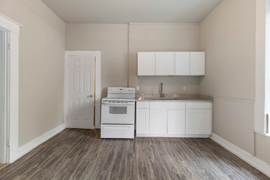 More Photos Of 2024 S Flores St, San Antonio Storefront Retail Residential For Sale