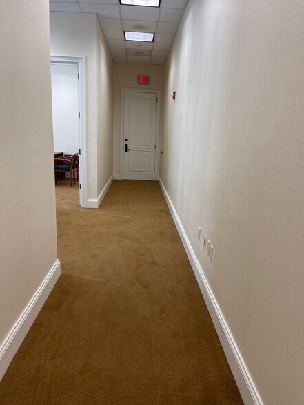 More Photos Of 1185 Immokalee Rd, Naples Office For Lease