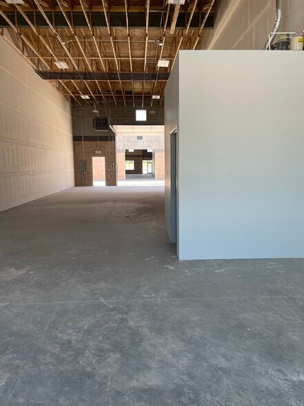 More Photos Of 2764-2808 W 14000 S, Bluffdale Showroom For Lease