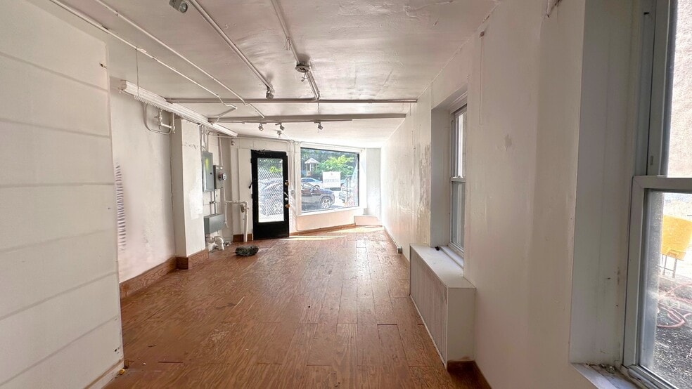 More Photos Of 35 Saint James Pl, New York Storefront Retail Residential For Lease