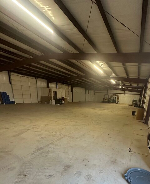 More Photos Of 220 Silver Ln, Edmond Warehouse For Lease